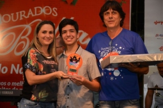 Jorge Luis, 15, foi o vencedor entre os intérpretes e ganhou prêmios no Fescan